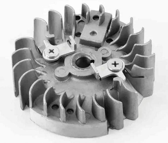 Маховик с метални палци за китайска бензинова резачка