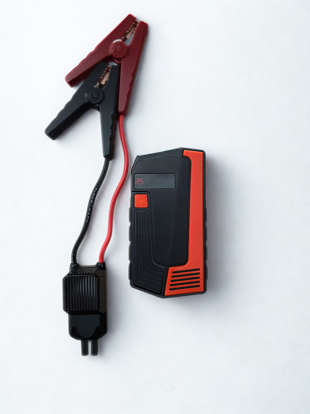 „Jump Starter За Автомобил – Компактно Аварийно Стартиращо Устройство С Power Bank“